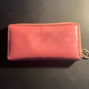 Gucci pink wallet